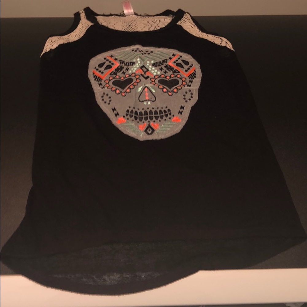 a sugar skull laced tank top!
